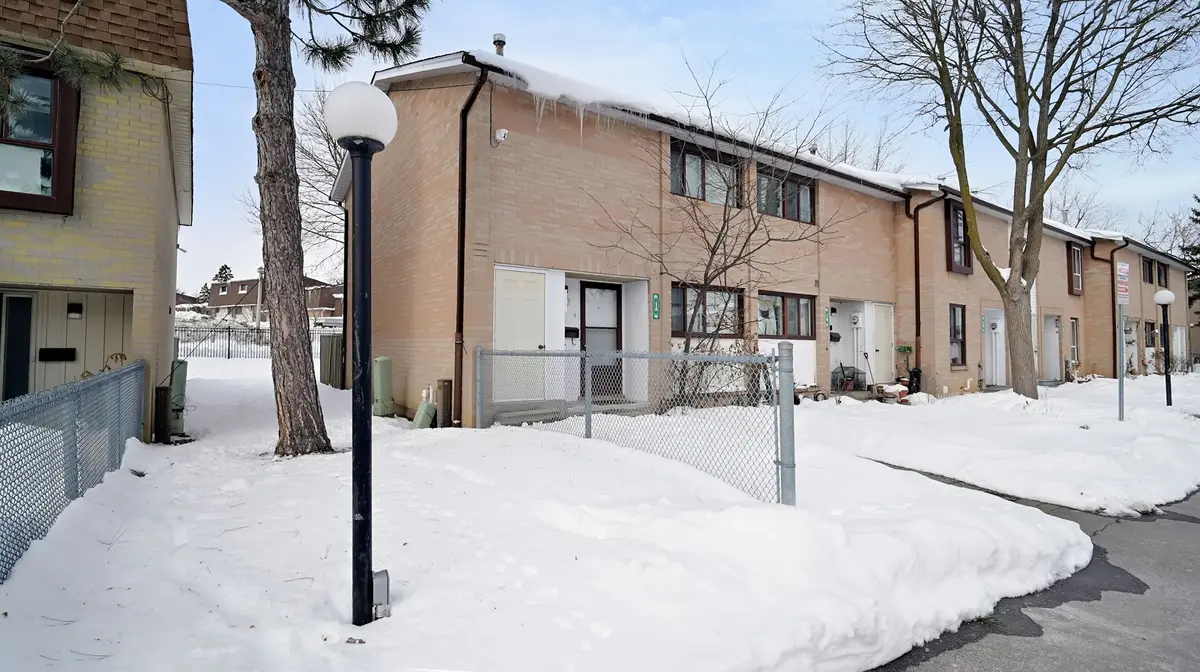 Brampton, ON L6T 2E5,15 Fleetwood CRES #15