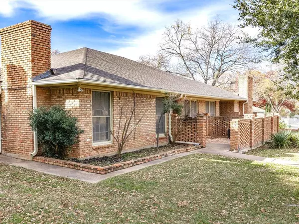 Pantego, TX 76013,3514 Shady Valley Drive