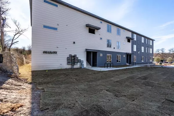 Dallas, TX 75215,948 S Corinth Street #1