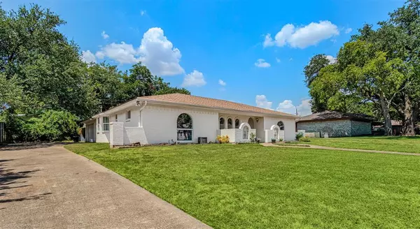 3605 Spring Valley Drive, Bedford, TX 76021