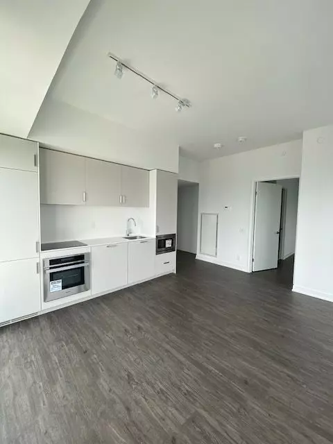 Toronto C08, ON M5C 0B6,88 Queen ST E #3002