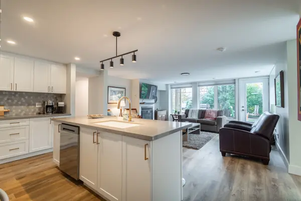 Huntsville, ON P1H 0B8,2 Tree Tops LN #102