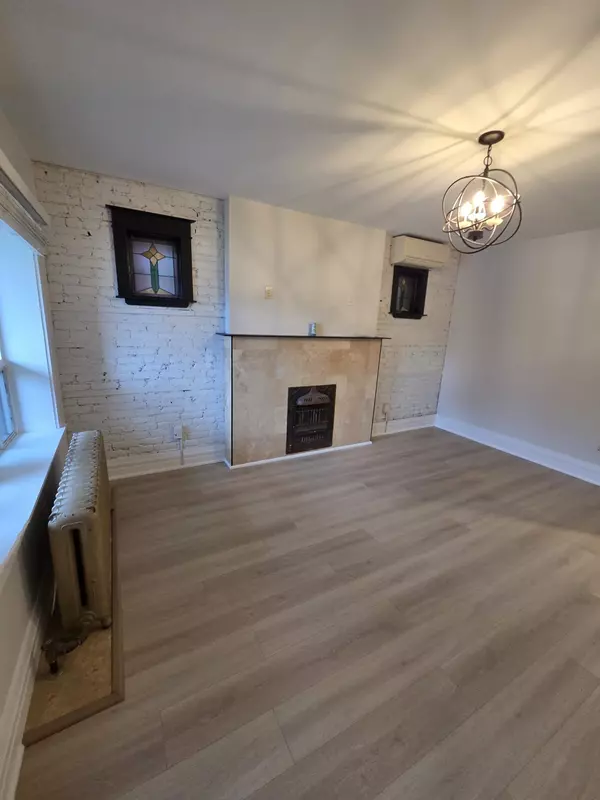 Hamilton, ON L8P 2S5,479 Aberdeen AVE #1