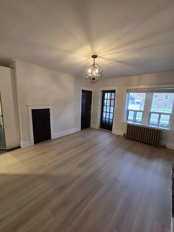 Hamilton, ON L8P 2S5,479 Aberdeen AVE #1