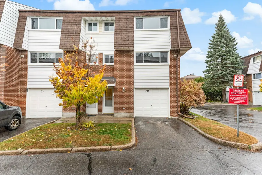 2296 Orient Park DR #32, Blackburn Hamlet, ON K1B 4N6