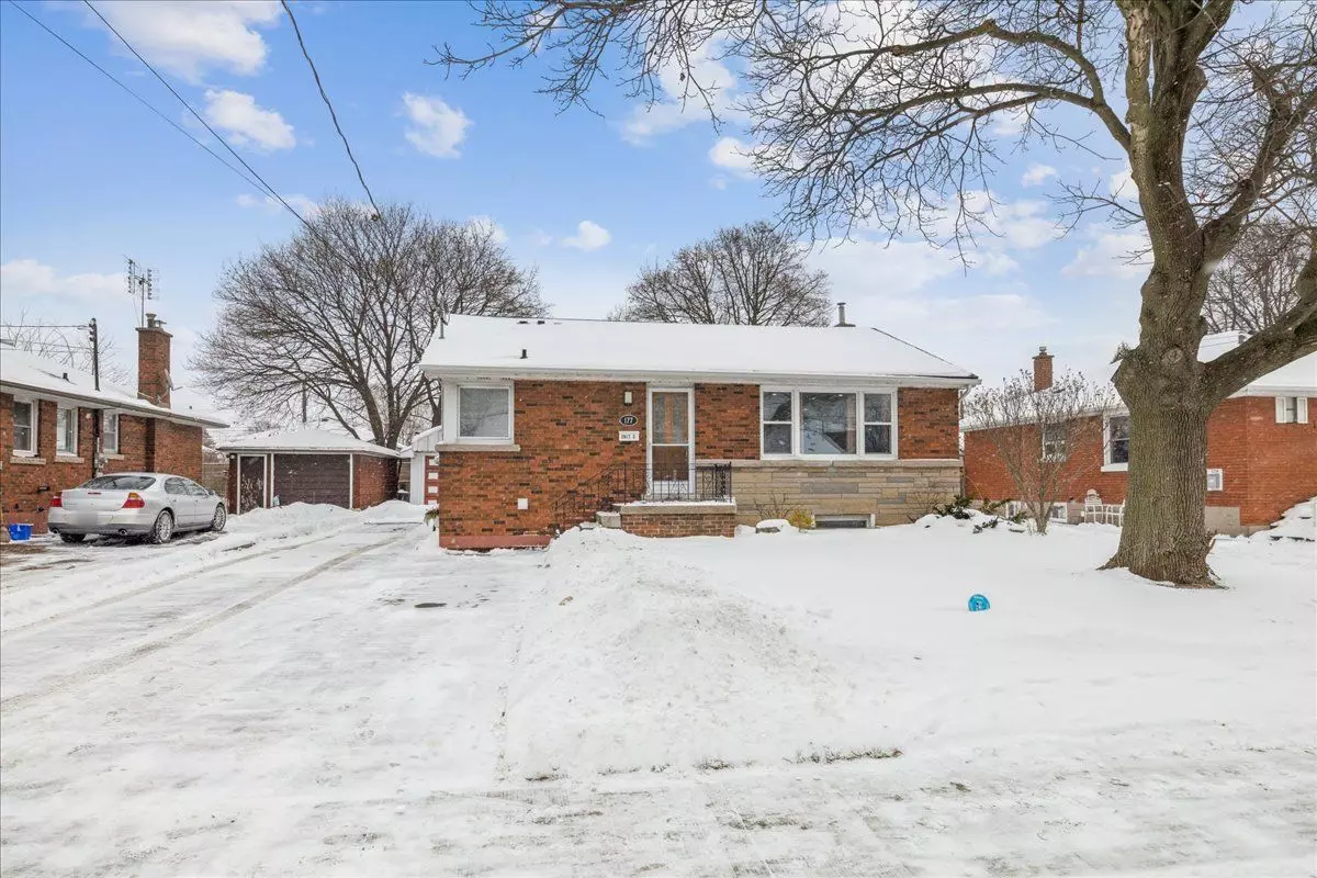 Hamilton, ON L9A 2V1,177 Allenby AVE #Upper