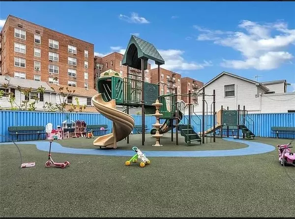 Brooklyn, NY 11235,1213 Avenue  Z #F33