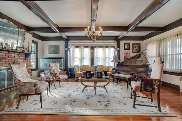 Far Rockaway, NY 11691,1050 Dickens ST