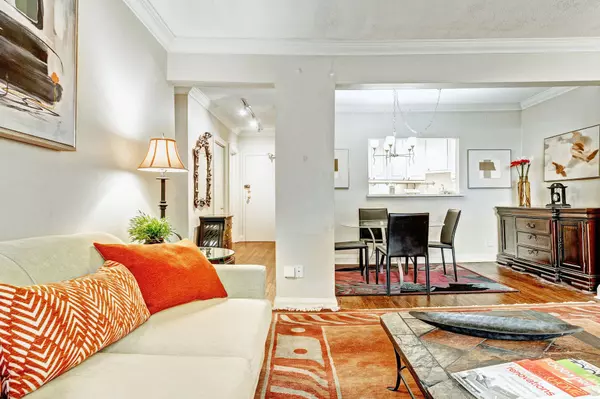 Toronto C03, ON M6C 2K7,35 Raglan AVE #202