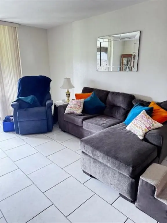 Margate, FL 33063,7320 Lake Circle Dr #407