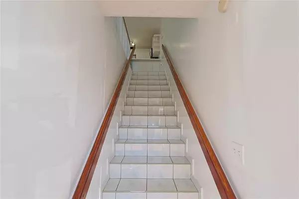 Hialeah, FL 33018,3250 W 70th St #202