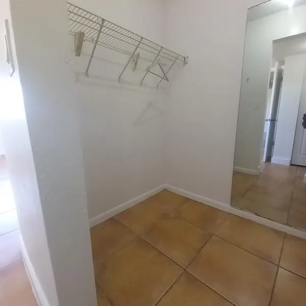 Lauderdale Lakes, FL 33311,3610 NW 21st #413