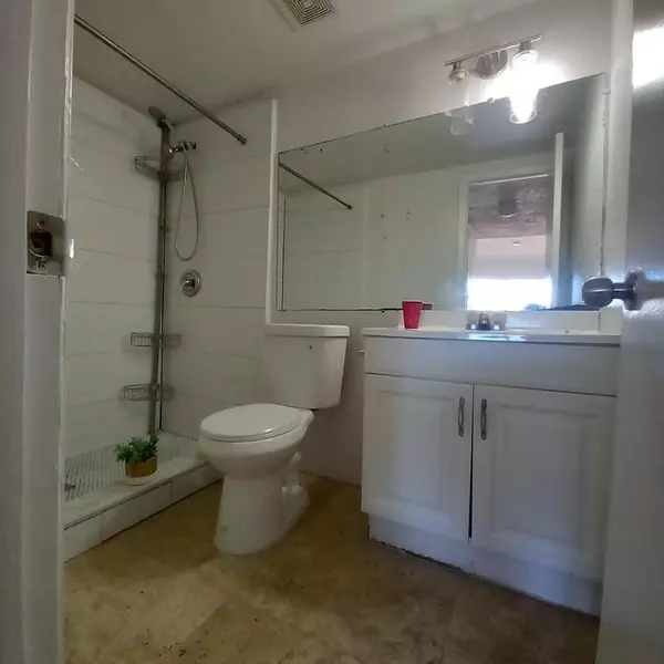 Lauderdale Lakes, FL 33311,3610 NW 21st #413