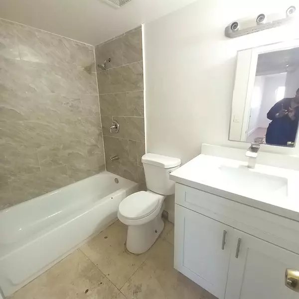 Lauderdale Lakes, FL 33311,3610 NW 21st #413