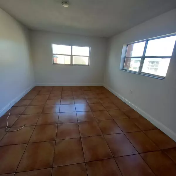 Lauderdale Lakes, FL 33311,3610 NW 21st #413