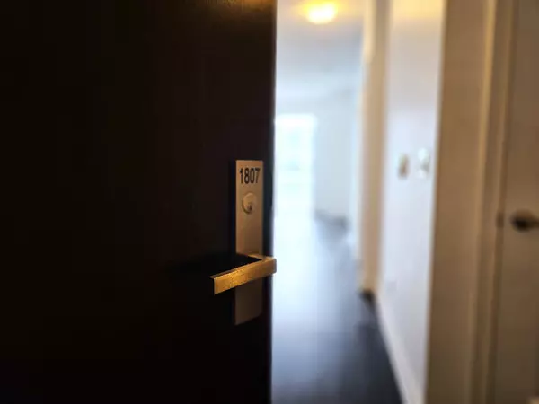 Oakville, ON L6K 0J1,65 Speers RD #1807