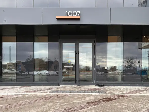 Toronto W08, ON M8Z 0H4,1007 The Queensway AVE #1024