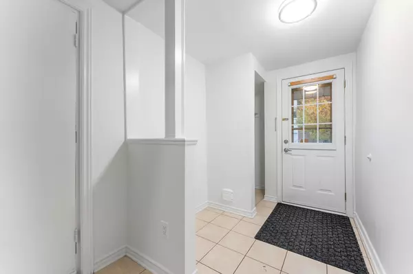 Blackburn Hamlet, ON K1B 4N6,2296 Orient Park DR #32