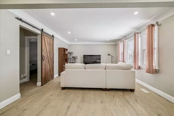 Hamilton, ON L9A 2V1,177 Allenby AVE #Upper