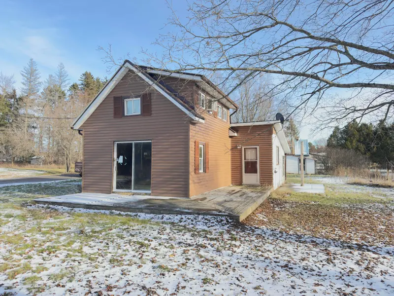 10 Jones ST, Addington Highlands, ON K0H 1P0