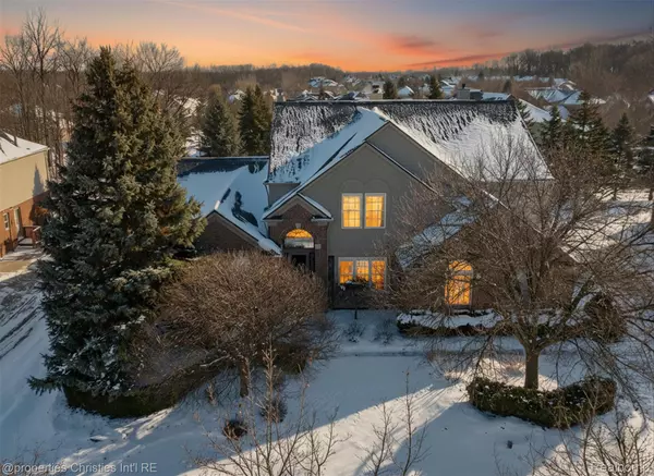 16224 Oak Forest CT W, Northville, MI 48168