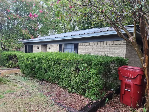 Quinlan, TX 75474,209 E 2nd Street