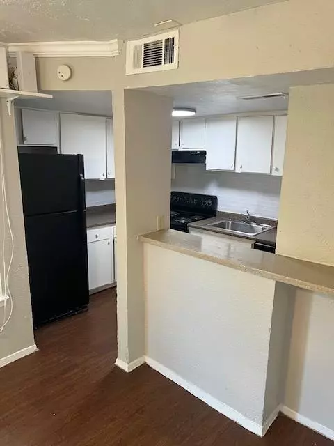 Dallas, TX 75219,4040 Brown Street #9