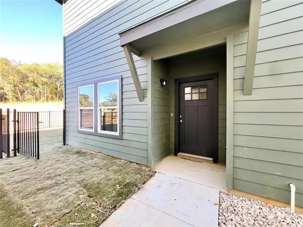 Burleson, TX 76028,3501 E Renfro Street #105