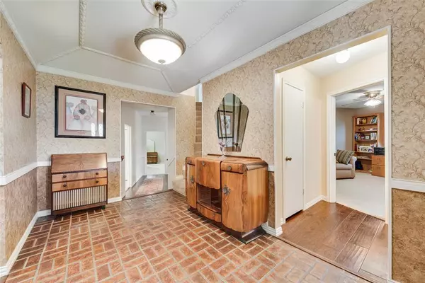 Arlington, TX 76012,1719 Autumn Lane