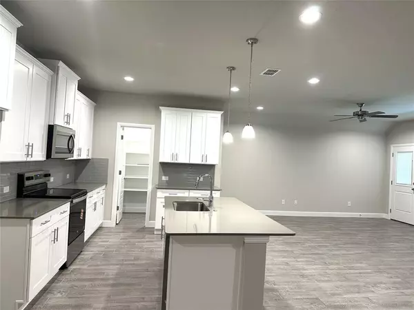 Mansfield, TX 76063,211 Tristan Street