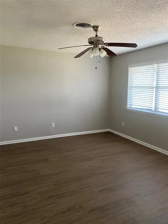 Dallas, TX 75216,4927 Eastgate Circle