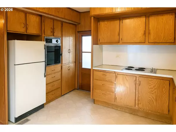 Oregon City, OR 97045,18830 S HIGHWAY 99E #4