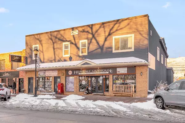 Cochrane, AB T4C 1A9,312 1 ST W