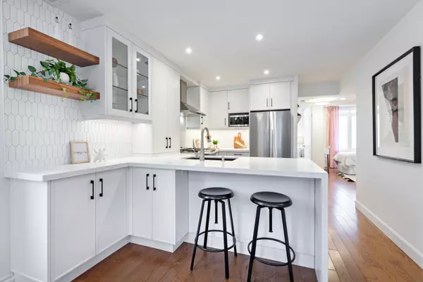 Toronto C01, ON M6J 3W7,12 Sudbury ST #1802