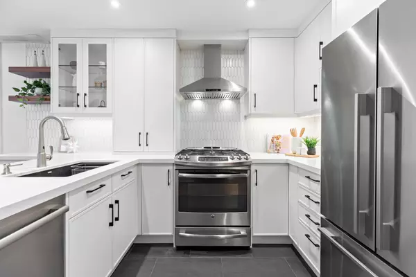 Toronto C01, ON M6J 3W7,12 Sudbury ST #1802