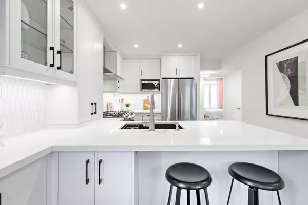 Toronto C01, ON M6J 3W7,12 Sudbury ST #1802