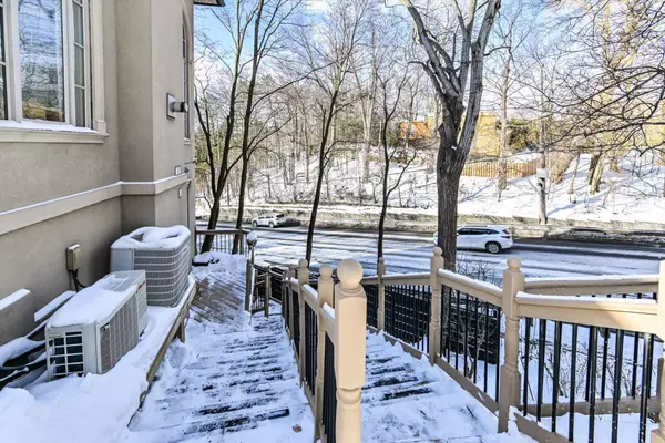 Toronto C12, ON M2P 1P7,50 Old Yonge ST #2