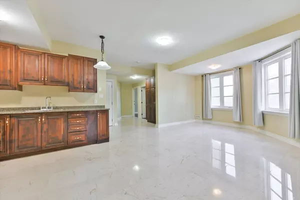 Toronto C12, ON M2P 1P7,50 Old Yonge ST #2