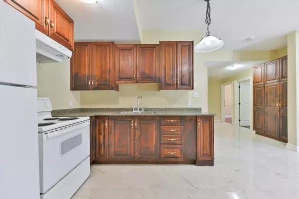 Toronto C12, ON M2P 1P7,50 Old Yonge ST #2