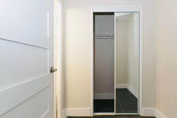 Toronto C01, ON M5S 2H8,666 Spadina AVE #1007