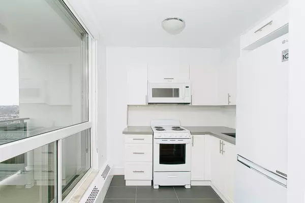 Toronto C01, ON M5S 2H8,666 Spadina AVE #1007