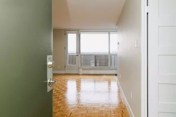 Toronto C01, ON M5S 2H8,666 Spadina AVE #1007