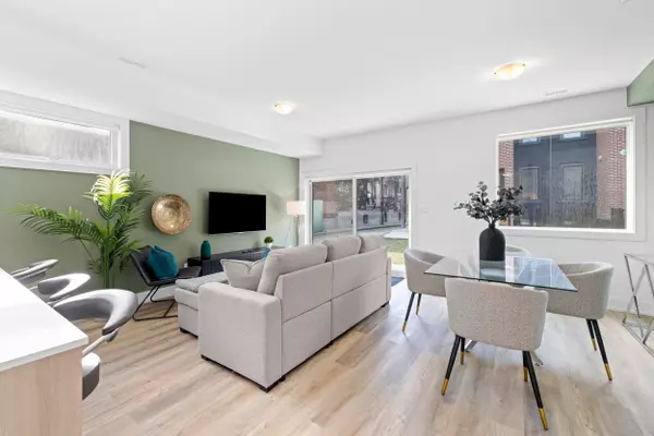 Toronto C01, ON M6H 3Y2,447 Lansdowne AVE #Laneway