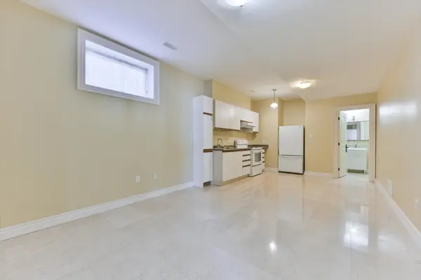 Toronto C12, ON M2P 1P7,50 Old Yonge ST W #3