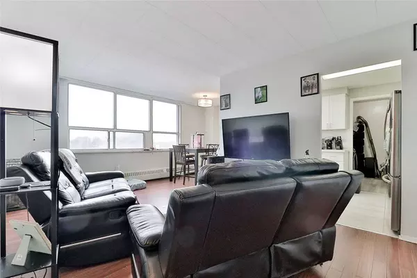 Toronto C15, ON M2J 1L2,5 Parkway Forest DR E