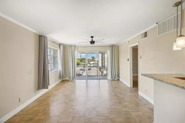 Oakland Park, FL 33334,3040 NE 16th Ave #402