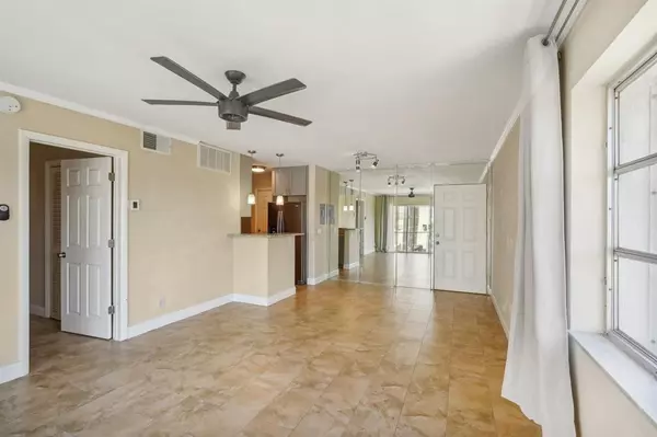 Oakland Park, FL 33334,3040 NE 16th Ave #402