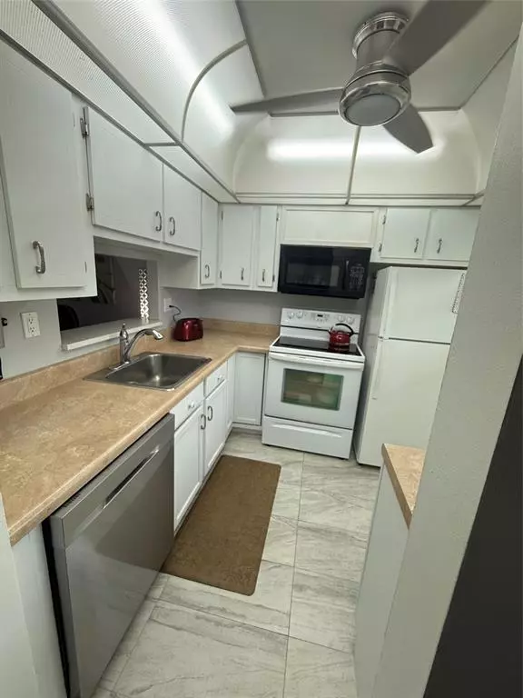 Lauderdale Lakes, FL 33319,3431 NW 50th Ave #304