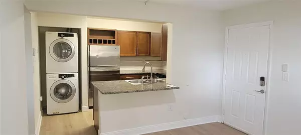 350 Palm Cir #104, Pembroke Pines, FL 33025