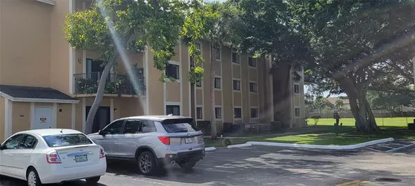 Pembroke Pines, FL 33025,350 Palm Cir #104